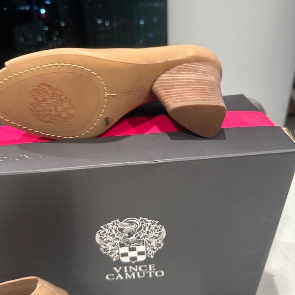 Vince Camuto Signature Camel Leather Peep-Toe Booties Size 8.5 - Picture 4 of 10